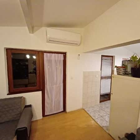 Apartments Zuanović Karlobag Exterior foto