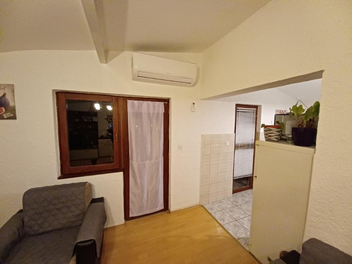 Apartments Zuanović Karlobag Exterior foto