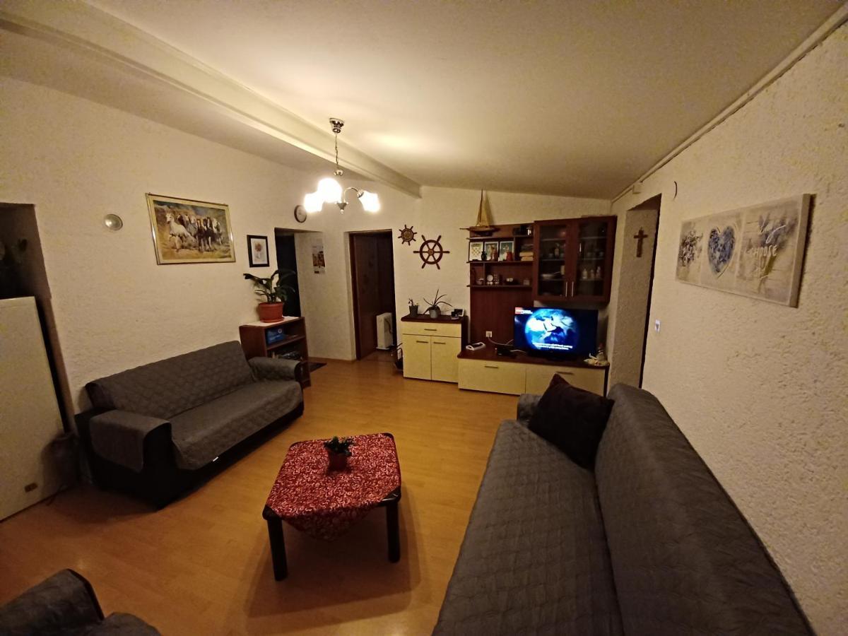 Apartments Zuanović Karlobag Exterior foto