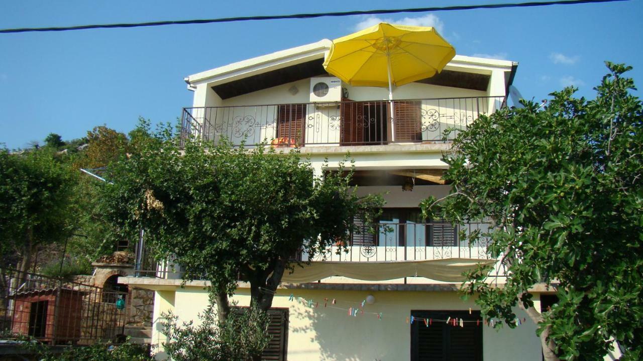 Apartments Zuanović Karlobag Exterior foto