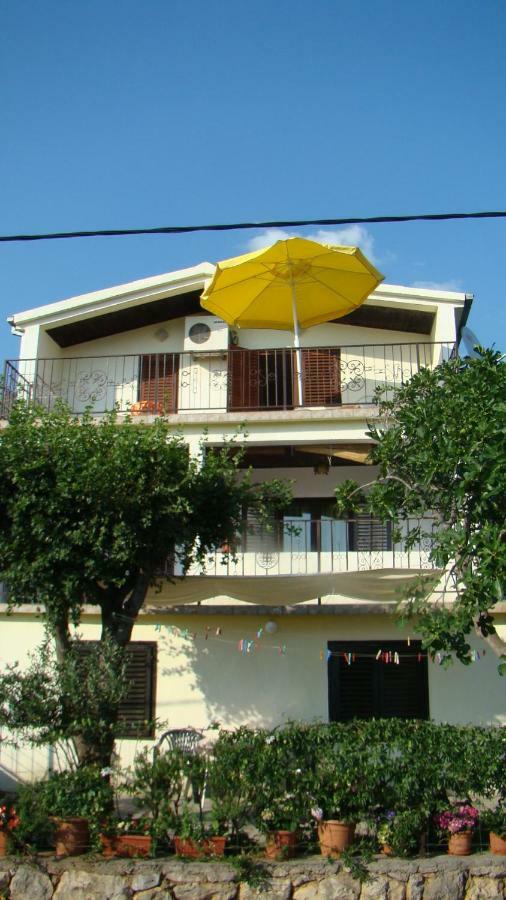 Apartments Zuanović Karlobag Exterior foto